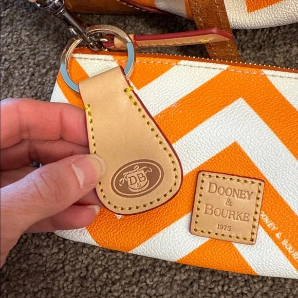 Dooney & Bourke Chevron Tangerine and White tote bag with matching pouch - Picture 12 of 12